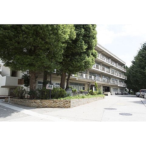 中学校「市立保土ヶ谷中学校まで1200ｍ」