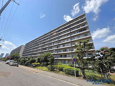 外観:重厚感ある外観です。敷地内や周辺には緑が多く整備されており、穏やかな生活環境が保たれています。 外観:重厚感ある外観です。敷地内や周辺には緑が多く整備されており、穏やかな生活環境が保たれています。