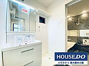 3面鏡で身だしなみも整えやすい♪
