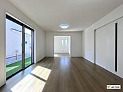 〜キッチンからの眺め。お部屋全体を見渡せる間取りです〜