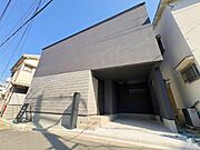 駅まで徒歩約10分で通勤・通学に便利♪ 病院や区役所、生活に必要な施設も充実しており、 スーパー・コンビニ徒歩8分圏内ですので子育て世代も安心して暮らせる住宅街です