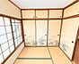 和室：南西側4.5帖和室客間としても使える趣のある和室壁一面が収納になっているので部屋もスッキリ♪