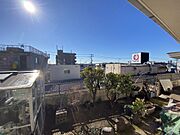 バルコニーからの眺望でございます。