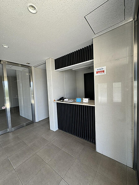 管理人さんカウンター。エントランスにあり、お気軽にご相談できます。
