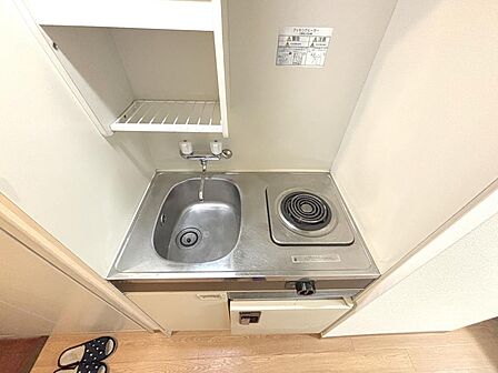 【キッチン】収納も備えた、省スペースで使いやすいキッチンです