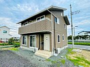 ダイワハウス施工。室内キレイな4LDK。4台以上駐車可能。