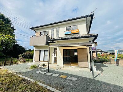 外観:【リフォーム済の3LDK】4台以上駐車OK。 外観:【リフォーム済の3LDK】4台以上駐車OK。