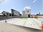 並列4台以上が駐車可能な広い駐車場