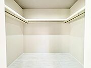 主寝室 ウォークインクローゼット