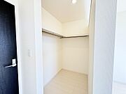 主寝室ウォークインクローゼット