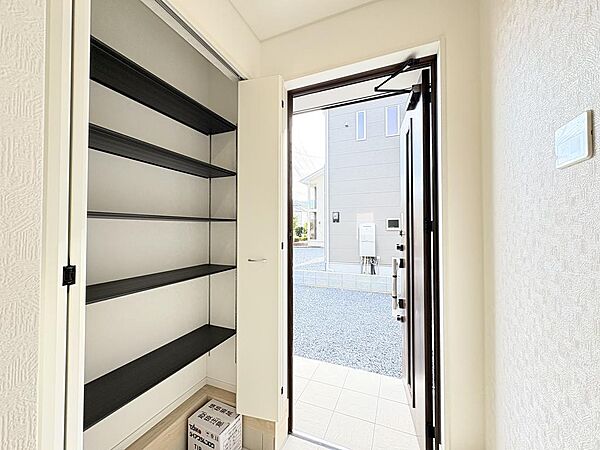 玄関を拡大表示