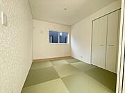 ◇2号棟・5.2帖洋風和室◇リビングに隣接します！お子様の遊び場やゲストルームなどにいかがですか♪