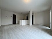 LDKは広々18帖！ご家族が自然と集まる空間へ♪
