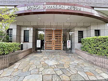 綺麗に緑が植えられ、落ち着いた暮らしをかなえます♪