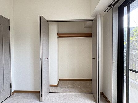 収納力のあるクローゼット。