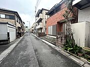スーパー徒歩約3分、公園、小・中学校徒歩約4分。子育て世帯にも住みやすい環境です。
