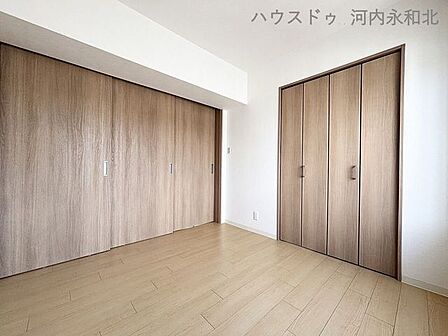 大きなクローゼットが付いているのですっきりと空間を使えます。
