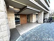 品格漂う石張りのエントランス