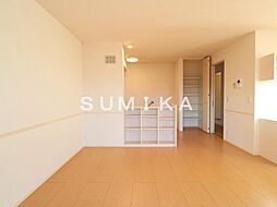 JR山陽本線 高島駅 徒歩5分の賃貸アパート 2階1LDKのリビング/ダイニング