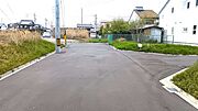 西側前面道路