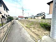 西側前面道路