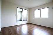 洋室　同仕様　2面採光で明るく風通しの良いお部屋です！