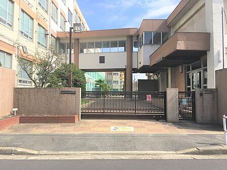 港西小学校 450m