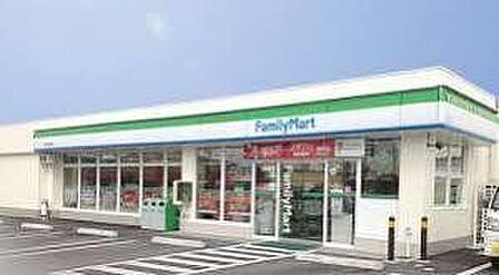 ファミリーマート 港明正一丁目店 220m