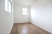 洋室　同仕様　2面採光で明るく風通しの良いお部屋です！