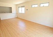 リビング　同仕様　明るく開放的なリビング広々♪一家団欒の時間が増えそうです♪