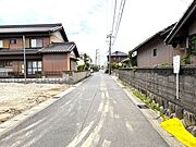 西側前面道路