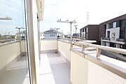 ◇バルコニー◇　同仕様南向きバルコニー♪陽当たりが良く洗濯物が良く乾きそうです♪便利な洗濯金物が付いています。