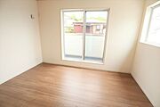 ◇洋室◇　同仕様2面採光のお部屋は明るく風通しが良いです♪収納もしっかり出来ますよ！