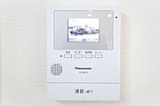 ○カラーモニター付インターホン○　同仕様不在時の訪問は自動で録画されます。訪問者の顔が確認できるのでお子様の留守番にも安心です♪