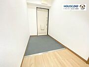 玄関横にシューズボックスがついているので、片付いた玄関がキープできます♪