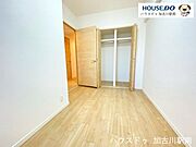 約5帖の納戸でたくさんのお荷物もすっきり収納できます！