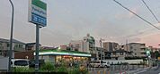 ファミリーマート吹田山手町四丁目店 370m