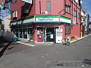 ファミリーマート 藤原春日町店 徒歩8分。 570m