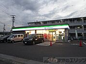 ファミリーマート 高槻岡本町店 徒歩15分。 1180m