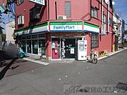 ファミリーマート 藤原春日町店 徒歩3分。 210m