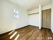【5.3帖】明るく、収納スペースも完備された洋室は、子供部屋としても、寝室としてもお使い頂けます。