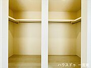 ≪2階7帖洋室≫クローゼットが2箇所備わっているため、ご夫婦で分けたり季節ごとに分けても良いですね♪