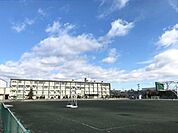 末広小学校【教育目標】心身ともに健康で、未来を心豊かにたくましく生きる末広っ子の育成【めざす児童像】・ねばり強く、たくましい子・よく考え、くふうする子・仲良く、礼儀正しい子 680m