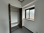収納も付いていますので十分な居住空間を確保できよりゆとりある広さのお部屋でお過ごしいただけます。