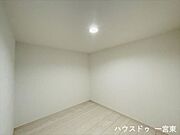 ちょっと珍しい基礎内収納は広々。空間を上手に利用して作られています。季節ものやアウトドア用品などをしまったり、思い切ってコレクション部屋にするのもいいかもしれませんね。