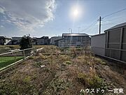 リビング前に位置するお庭は、大人の目の届く範囲でお子様を遊ばせておけるので、安心ですね。
