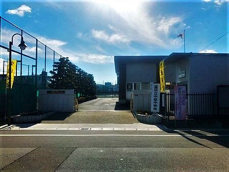 中部中学校【教育目標】知・徳・体の調和のとれた教育を礎に、人間としての成長と発達を遂げていこうとする生徒を育成する。【めざす生徒像】「生きる力」をはぐくむ生徒確かな学力・豊かな心・ 1430m