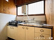 正面に窓があり明るいですね。※家具消し加工をおこなっています。現況と異なる箇所は現況優先とします。