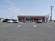 ミニストップ稲島旗屋町店　店創業当初からファストフードを取り扱っている唯一のコンビニ。なかでもソフトクリームやパフェなどは人気。（電子マネー利用可　ＡＴＭあり）WAONポイントサービスあり。 800m