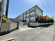 萩原中学校【校訓】礼儀・感謝・責任【教育目標】校訓の精神を、学校教育の全面に生かし、知・徳・体の調和のとれた心豊かでたくましく生きる力を持った生徒を育成する 1460m